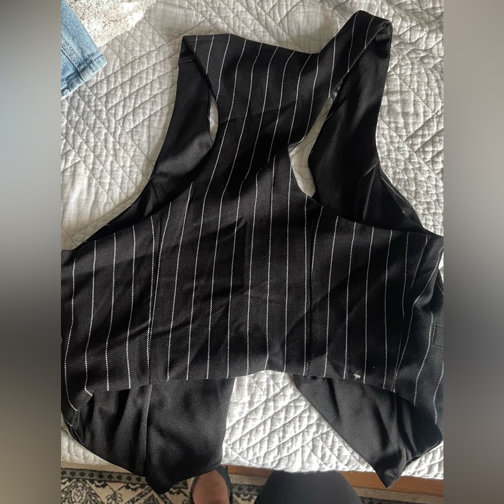 Size small vest very very cute! Good condition too!